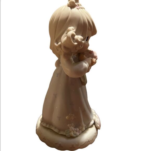 Precious Moments Growing In Grace Age 16 Figurine Girl holding Bouquet of Flowe - Picture 3 of 6